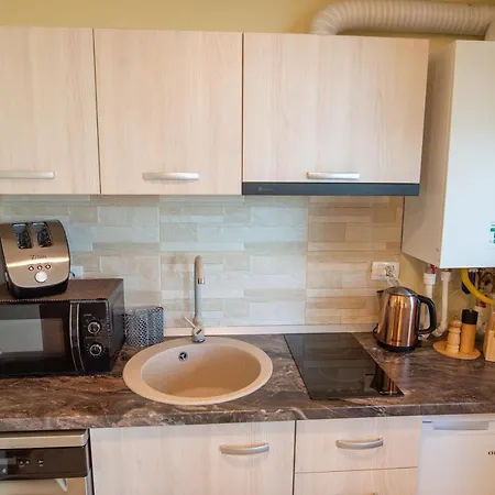 Sunny Premium Studio Apartment Mamaia